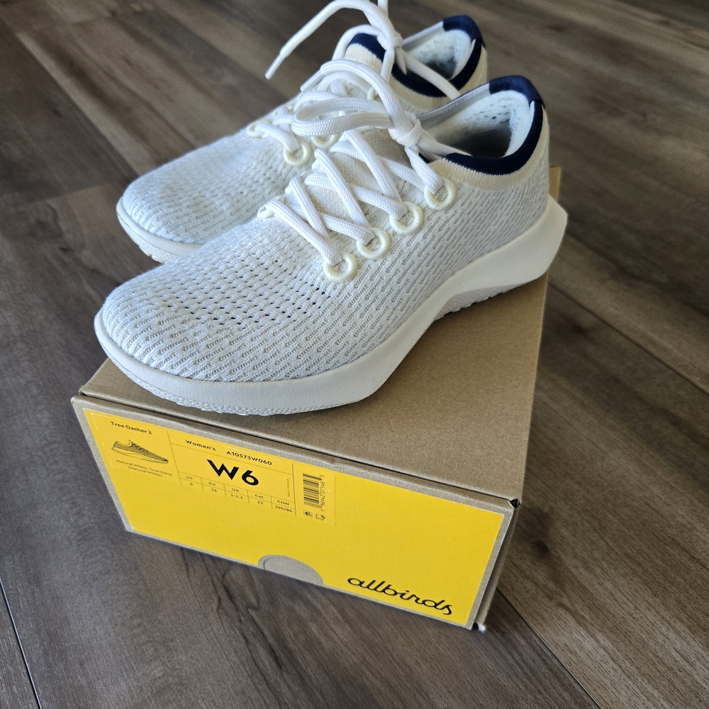EUC TREE DASHER 2 Allbirds White and Navy Sneakers